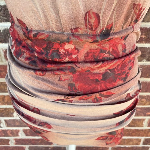 Ladies Maurices Rose Print Form Fitting Stretch Ruched Side Top Size Small - Picture 3 of 13